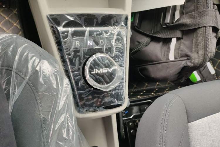 Used JMEV Xiao Qilin 2024 201km Comfort Version Interior 4