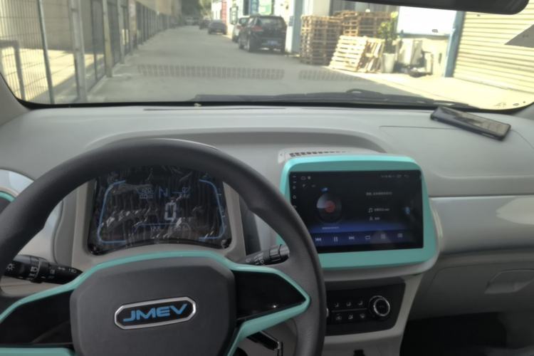 Used JMEV Xiao Qilin 2024 201 km Luxury Version Center Console