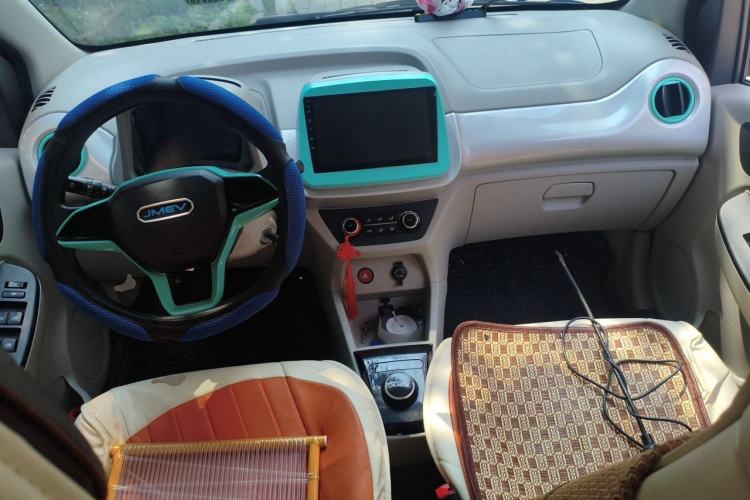 Used JMEV Xiao Qilin 2024 201 km Luxury Version Center Console