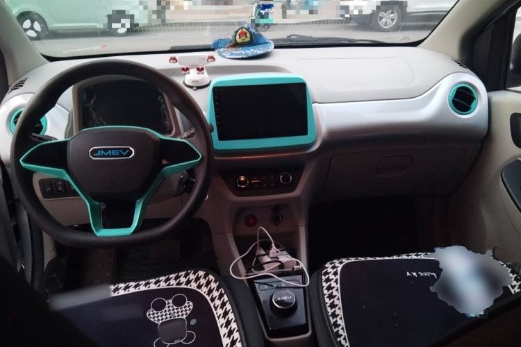 Used JMEV Xiao Qilin 2024 201 km Luxury Version Center Console