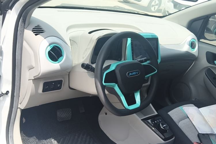 Used JMEV Xiao Qilin 2024 201 km Luxury Version Center Console