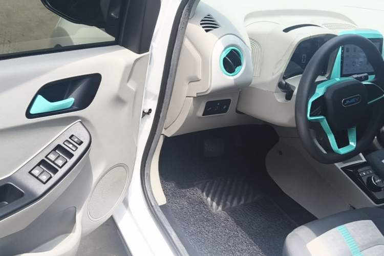 Used JMEV Xiao Qilin 2024 201 km Luxury Version Driver Seat