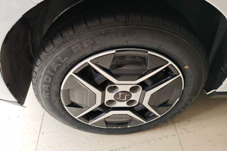 Used JMEV Xiao Qilin 2024 201km Comfort Version Exterior 4