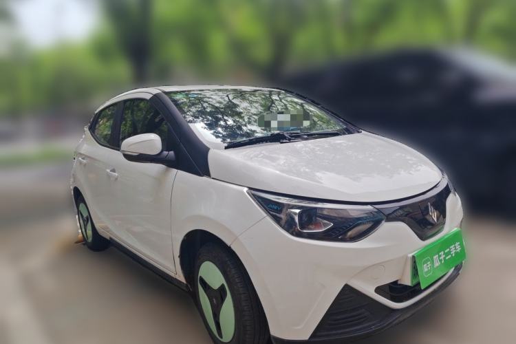 Used JMEV Xiao Qilin 2024 201 km Luxury Version Front Right 45 Deg