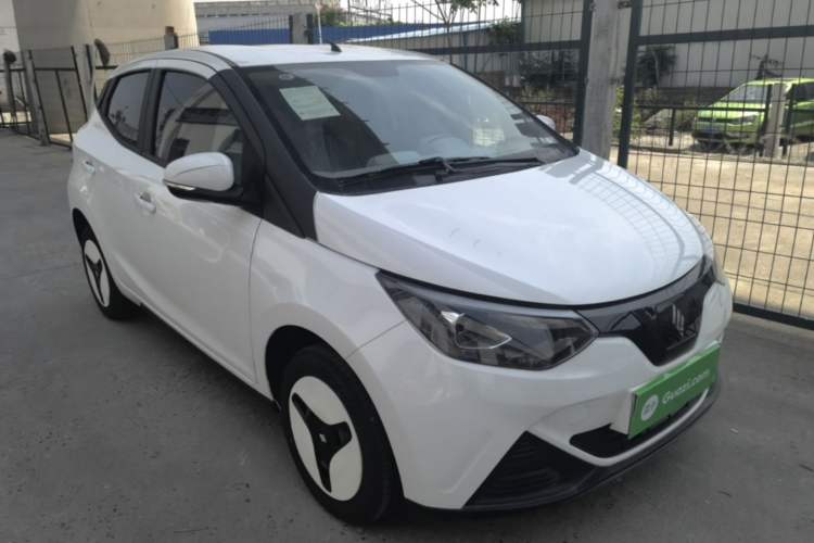 Used JMEV Xiao Qilin 2024 201 km Luxury Version Front Right 45 Deg