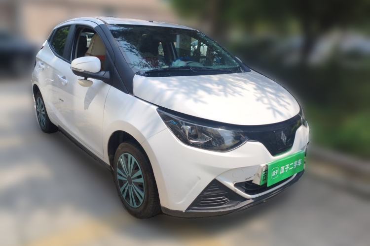 Used JMEV Xiao Qilin 2024 201 km Luxury Version Front Right 45 Deg