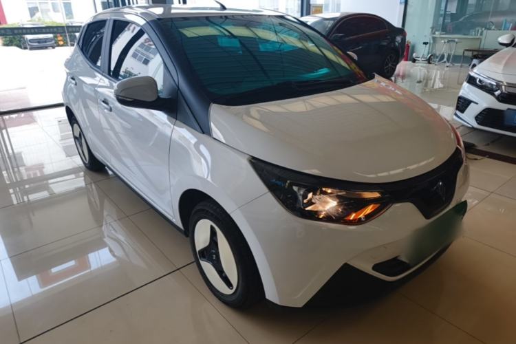 Used JMEV Xiao Qilin 2024 201 km Luxury Version Front Right 45 Deg