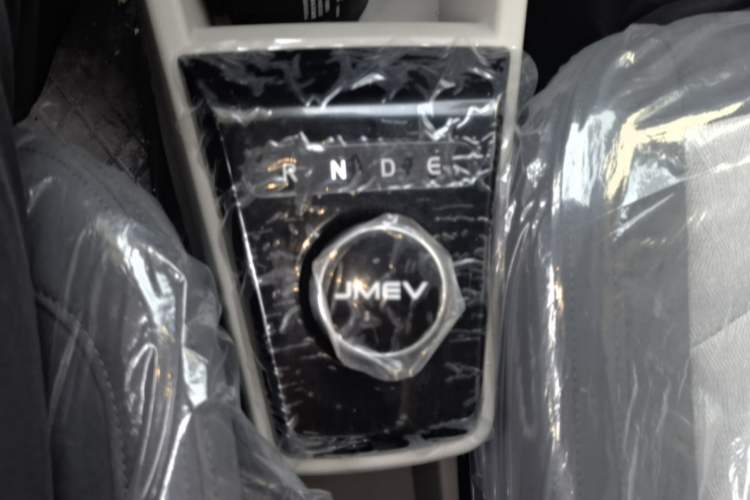 Used JMEV Xiao Qilin 2024 201 km Luxury Version Gear Lever