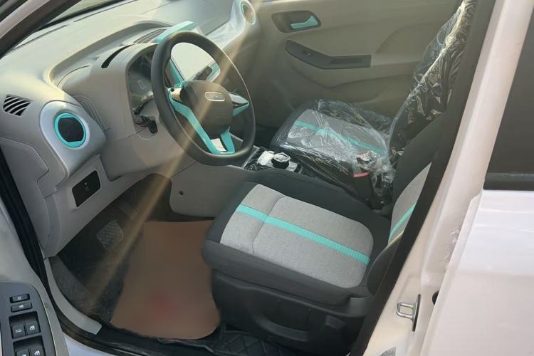 Used JMEV Xiao Qilin 2024 201km Comfort Version Interior 2