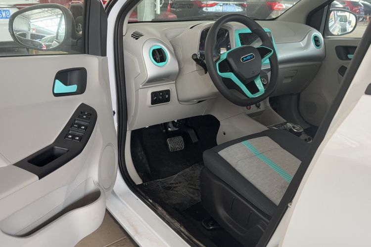 Used JMEV Xiao Qilin 2024 201 km Luxury Version Interior 2