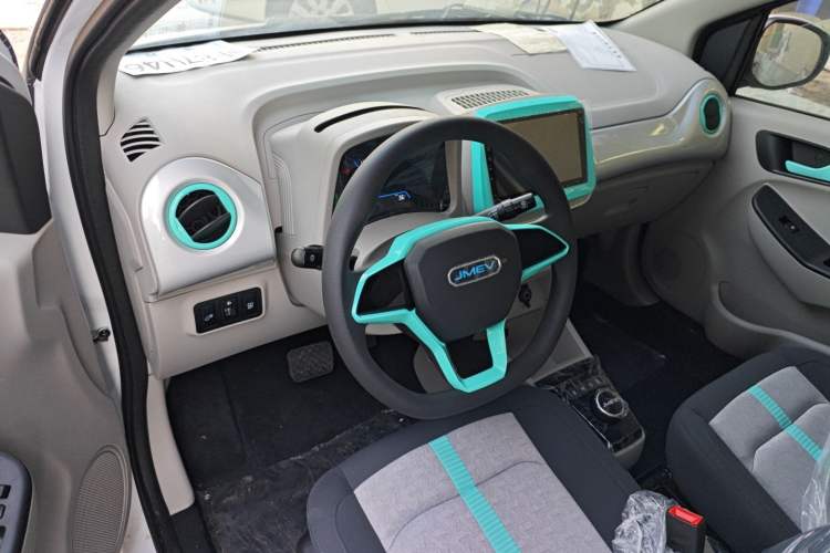 Used JMEV Xiao Qilin 2024 201km Comfort Version Interior 3