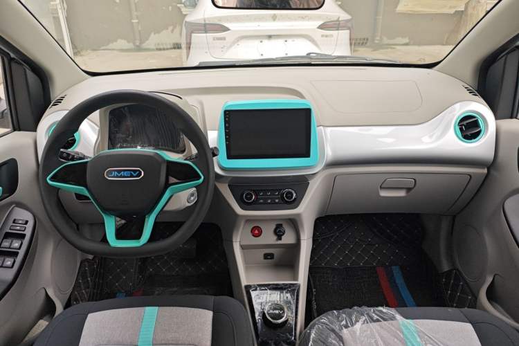 Used JMEV Xiao Qilin 2024 201km Comfort Version Interior 3
