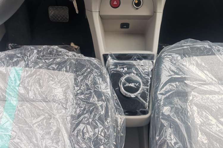 Used JMEV Xiao Qilin 2024 201 km Luxury Version Interior 4