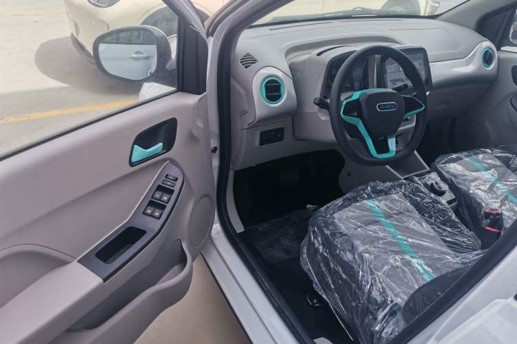 Used JMEV Xiao Qilin 2024 201 km Luxury Version Interior 5
