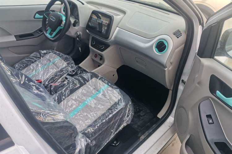 Used JMEV Xiao Qilin 2024 201 km Luxury Version Interior 6
