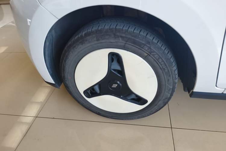 Used JMEV Xiao Qilin 2024 201 km Luxury Version Left Front Wheel Hub