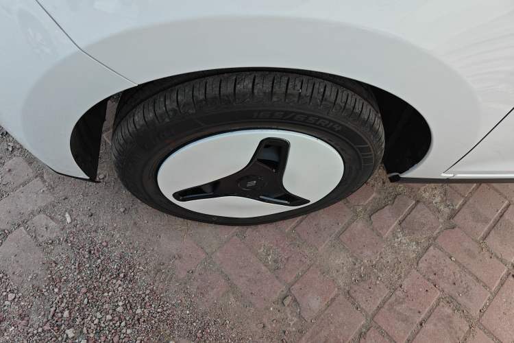 Used JMEV Xiao Qilin 2024 201km Comfort Version Left Front Wheel Hub