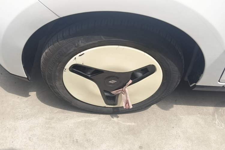 Used JMEV Xiao Qilin 2024 201 km Luxury Version Left Front Wheel Hub