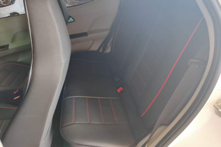 Used JMEV Xiao Qilin 2024 201 km Luxury Version Left Rear Seat