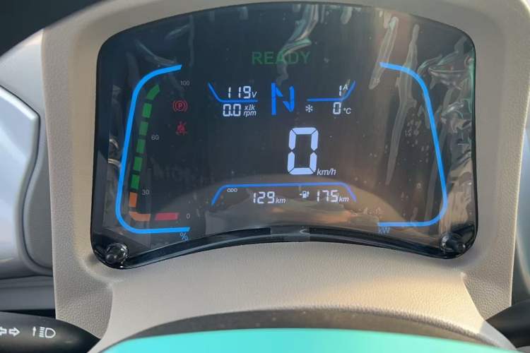 Used JMEV Xiao Qilin 2024 201km Comfort Version Odometer Close Up
