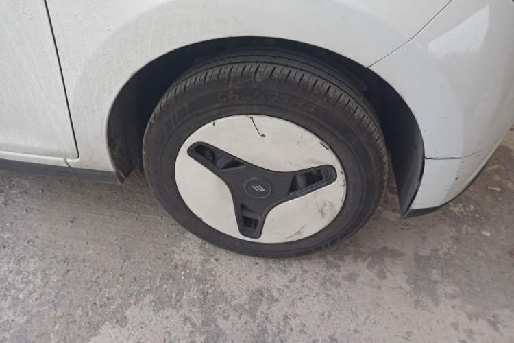 Used JMEV Xiao Qilin 2024 201 km Luxury Version Right Front Wheel Hub