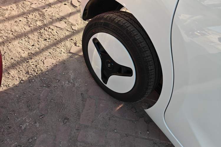 Used JMEV Xiao Qilin 2024 201km Comfort Version Right Rear Wheel Hub
