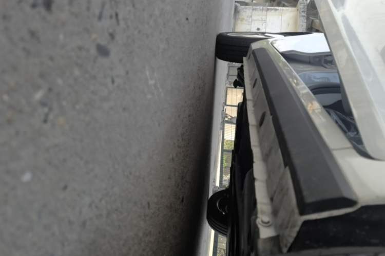 Used JMEV Xiao Qilin 2024 201 km Luxury Version Right Side Sill