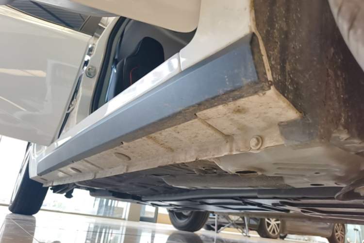 Used JMEV Xiao Qilin 2024 201 km Luxury Version Right Side Sill
