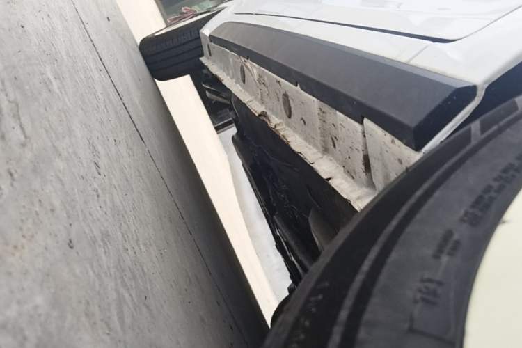 Used JMEV Xiao Qilin 2024 201 km Luxury Version Right Side Sill