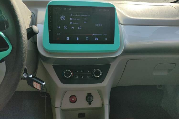 Used JMEV Xiao Qilin 2026 Model PLUS+ Comfort Version Audio And AC Panel