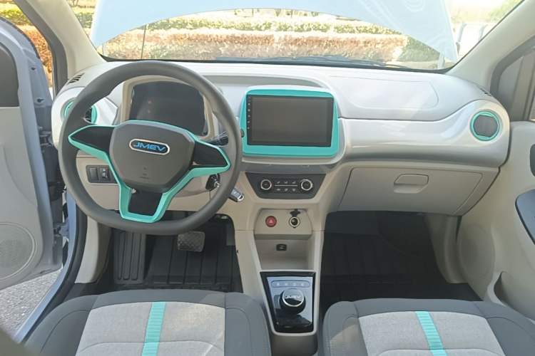 Used JMEV Xiao Qilin 2026 Model PLUS+ Comfort Version Center Console