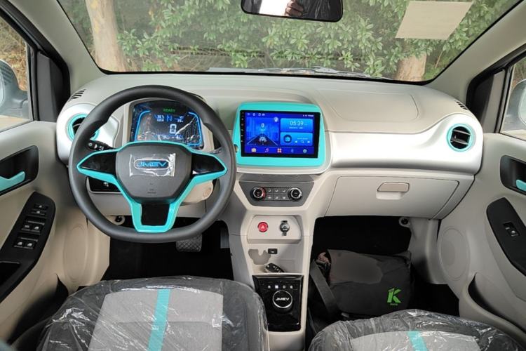 Used JMEV Xiao Qilin 2026 Model PLUS+ Comfort Version Center Console