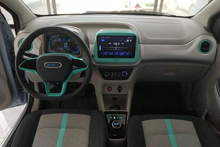 Used JMEV Xiao Qilin 2026 Model PLUS+ Comfort Version Center Console