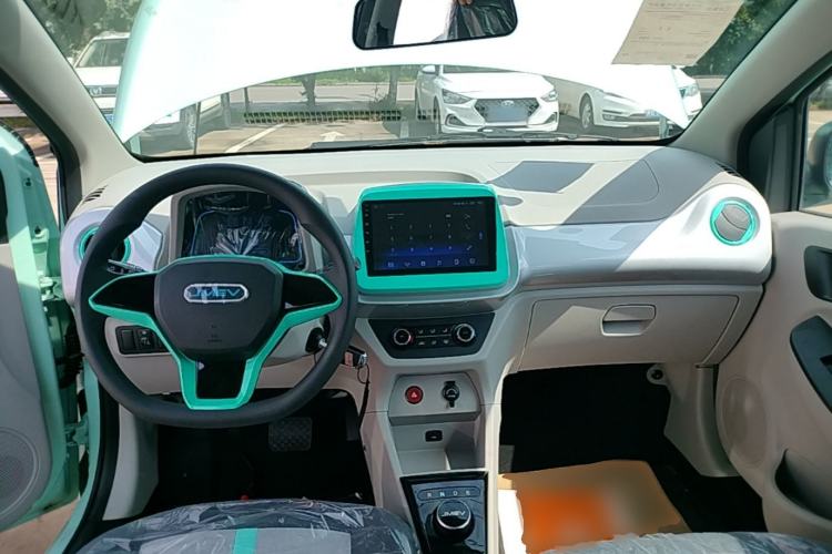 Used JMEV Xiao Qilin 2026 Model PLUS+ Comfort Version Center Console