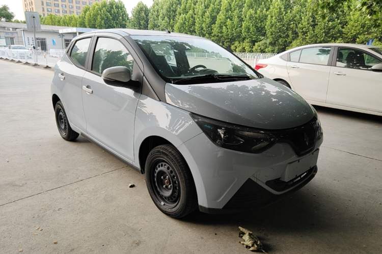 Used JMEV Xiao Qilin 2026 Model PLUS+ Comfort Version Front Right 45 Deg