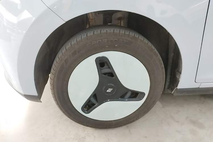 Used JMEV Xiao Qilin 2026 Model PLUS+ Comfort Version Left Front Wheel Hub