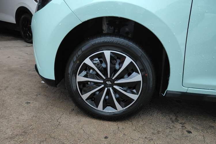 Used JMEV Xiao Qilin 2026 Model PLUS+ Comfort Version Left Front Wheel Hub