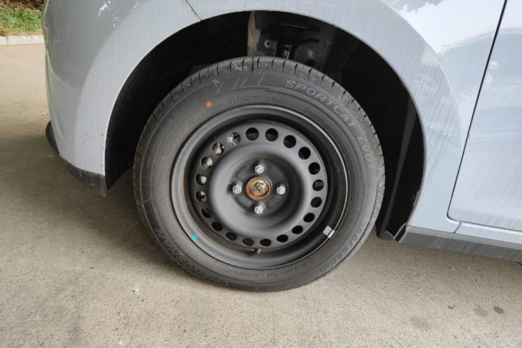 Used JMEV Xiao Qilin 2026 Model PLUS+ Comfort Version Left Front Wheel Hub
