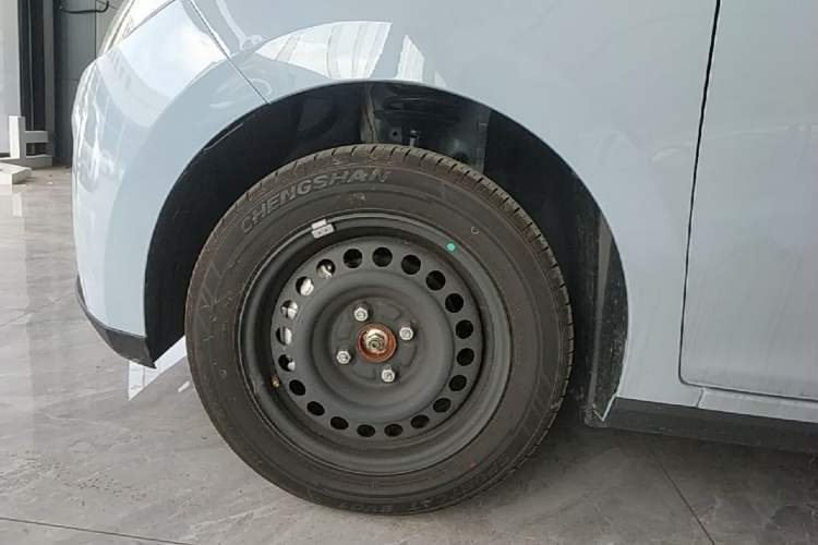 Used JMEV Xiao Qilin 2026 Model PLUS+ Comfort Version Left Front Wheel Hub