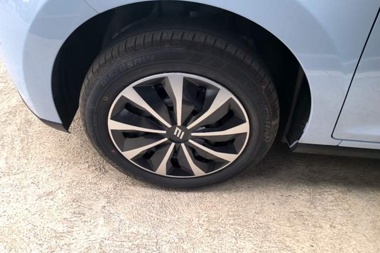 Used JMEV Xiao Qilin 2026 Model PLUS+ Comfort Version Left Front Wheel Hub