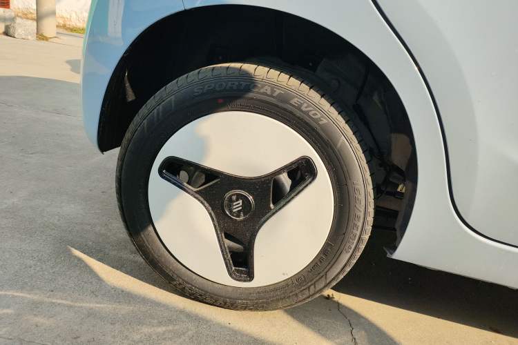 Used JMEV Xiao Qilin 2026 Model PLUS+ Comfort Version Right Rear Wheel Hub