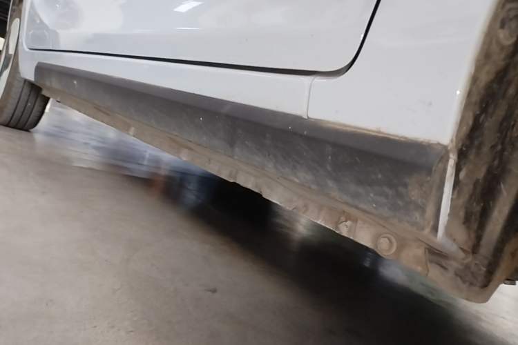 Used JMEV Xiao Qilin 2026 Model PLUS+ Comfort Version Right Side Sill