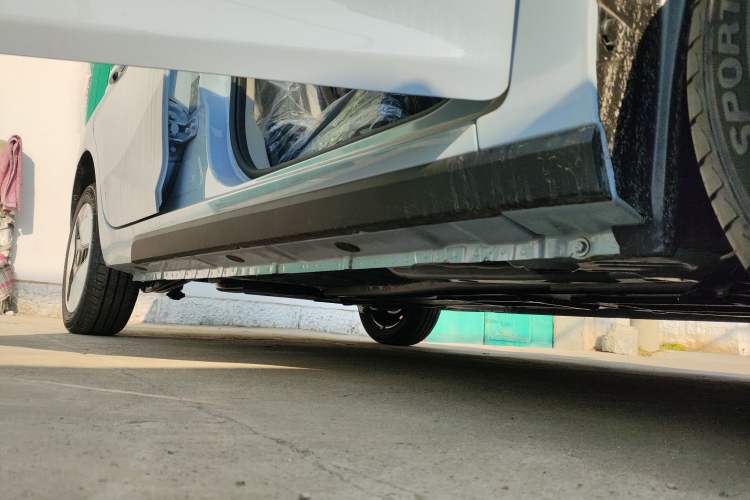 Used JMEV Xiao Qilin 2026 Model PLUS+ Comfort Version Right Side Sill