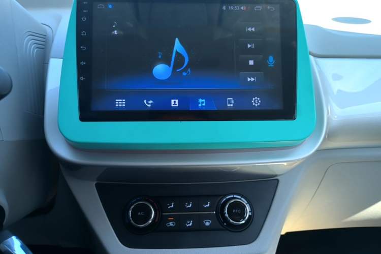 Used JMEV Xiao Qilin 2026 Model PLUS+ Comfort Version Audio And AC Panel