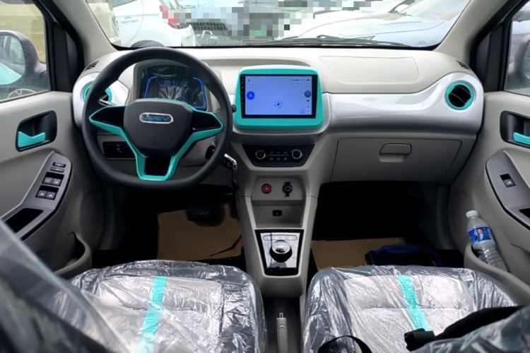 Used JMEV Xiao Qilin 2026 Model PLUS+ Comfort Version Center Console