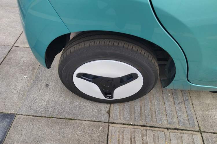 Used JMEV Xiao Qilin 2026 Model PLUS+ Comfort Version Right Rear Wheel Hub