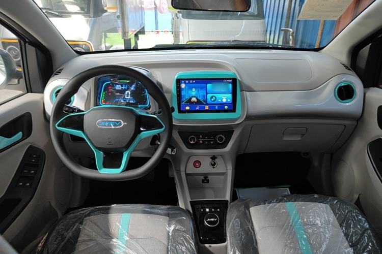 Used JMEV Xiao Qilin 2026 Model PLUS+ Comfort Version Center Console