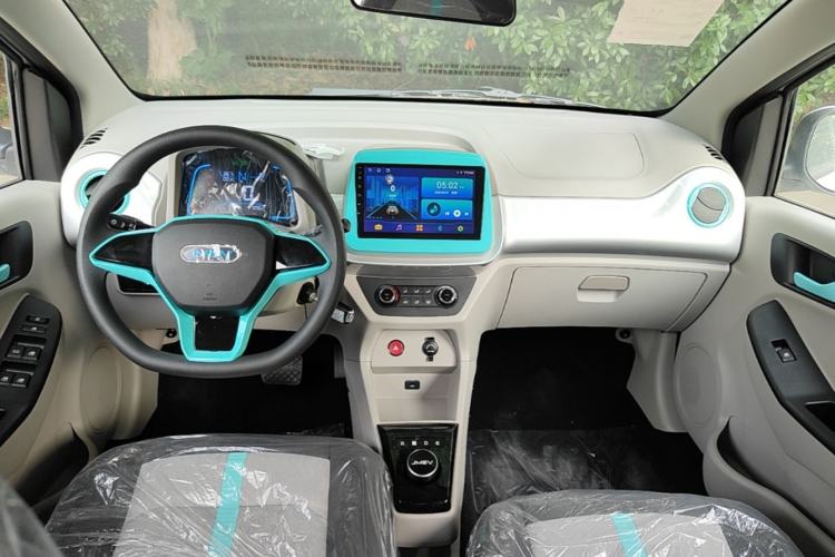 Used JMEV Xiao Qilin 2026 Model PLUS+ Comfort Version Center Console