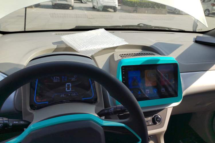 Used JMEV Xiao Qilin 2026 Model PLUS+ Comfort Version Center Console