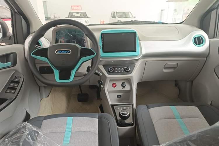 Used JMEV Xiao Qilin 2026 Model PLUS+ Comfort Version Center Console